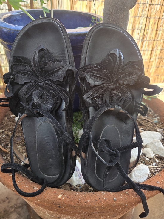 Marni Shoes - Marni Black Floral Appliqué Leather Sandals. 37.